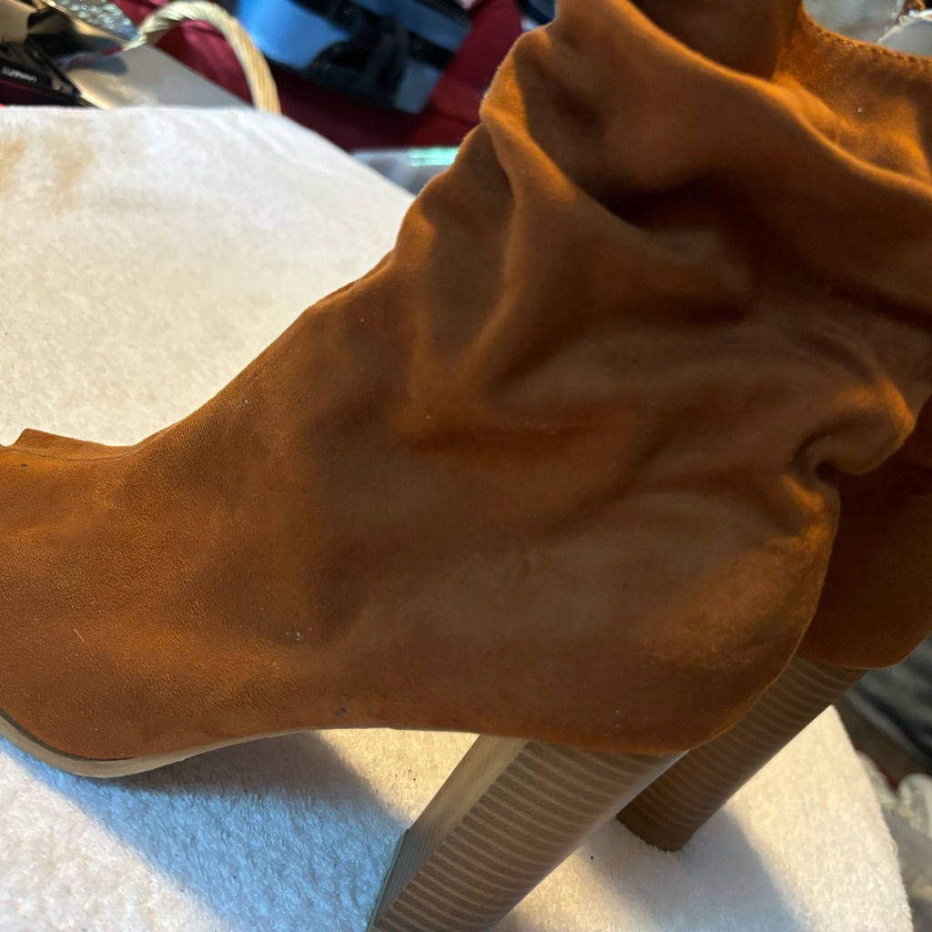 Almost Brand New Soft Suede Stylish Boots  Boot Shaft 65 Inches  Box 71
